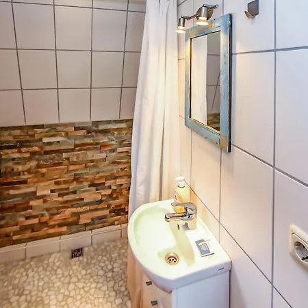 1 Bedroom Cozy In Zettemin Ot Ruetzenfeld Varchentin