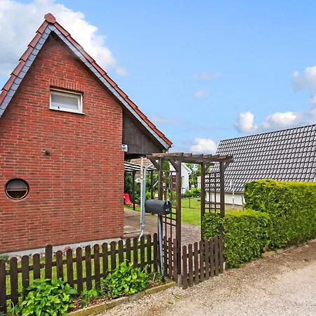 1 Bedroom Cozy In Zettemin Ot Ruetzenfeld Casa de Férias Varchentin